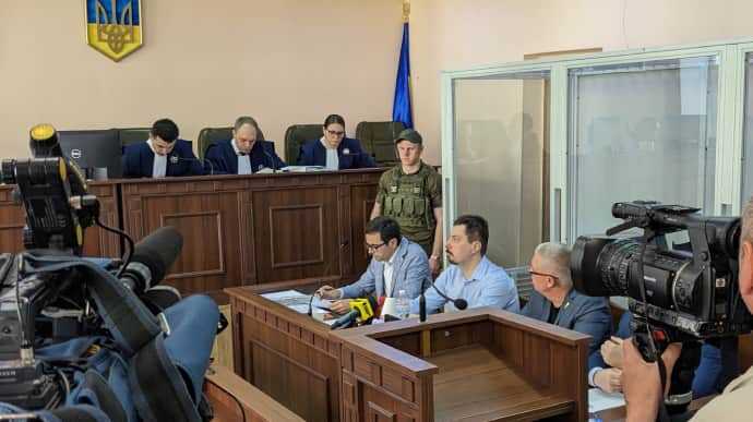 Слідчі вивчають телефон Князєва