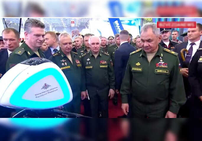 Шойгу не зміг приховати свого розчарування "роботом Альошею" на форумі Армія-2023