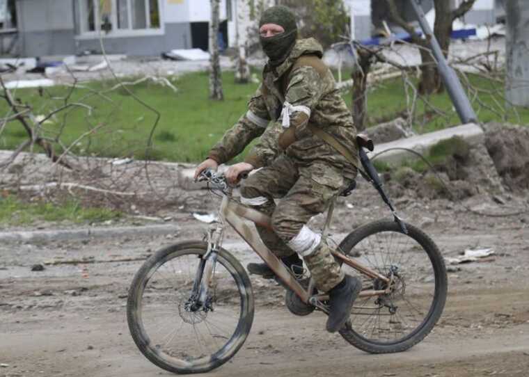 Окупанти вихваляються краденими в українців велосипедами
