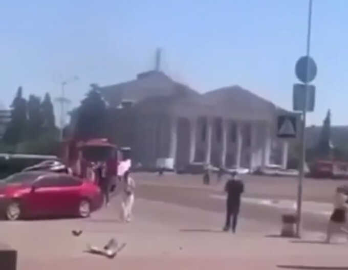 З’явилося відео моменту удару російської ракети по Чернігову