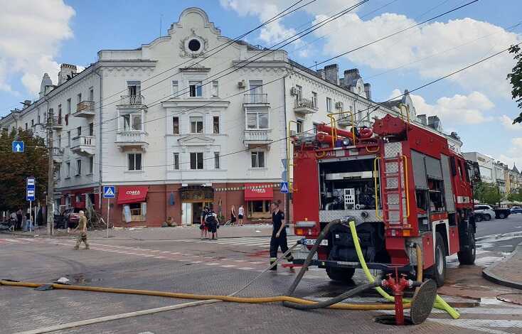 Омбудсмен Дмитрий Лубинец показал, как сейчас выглядит центр Чернигова после обстрела оккупантов