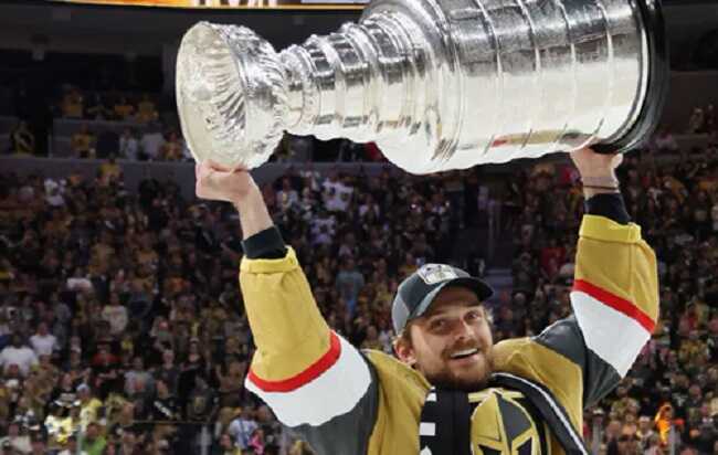Чемпіон НХЛ з’їв із Кубка Стенлі український борщ