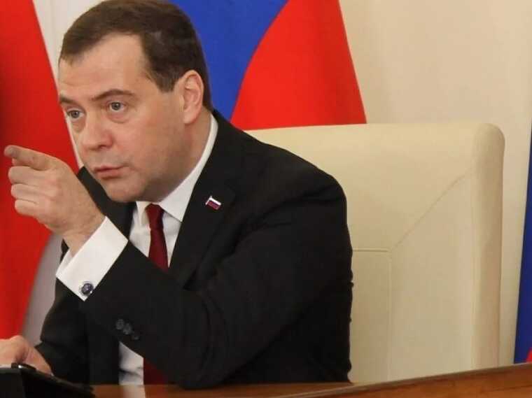 "Не заиграйтесь в самолетики": у Медведева бешеная истерика из-за передачи Украине F-16