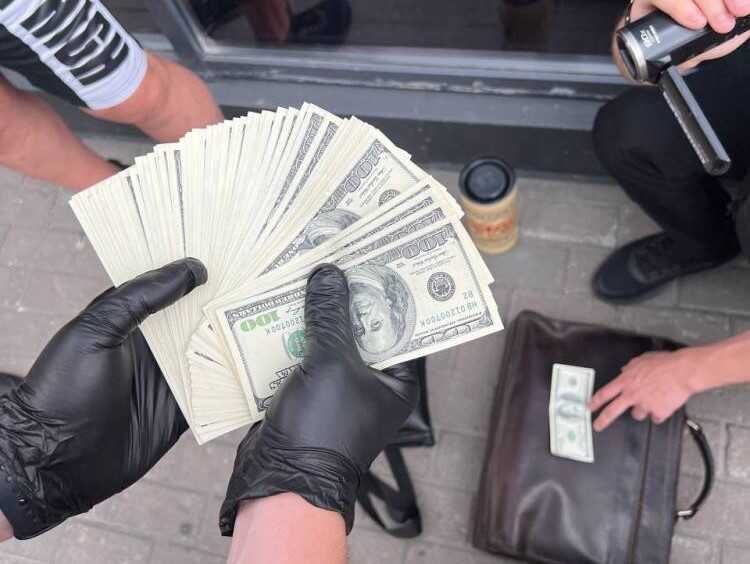 В Киеве на взятке разоблачили начальника районного военкомата