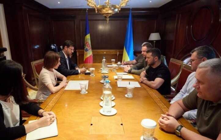 Зеленський обговорив із Санду спільну боротьбу з російськими загрозами