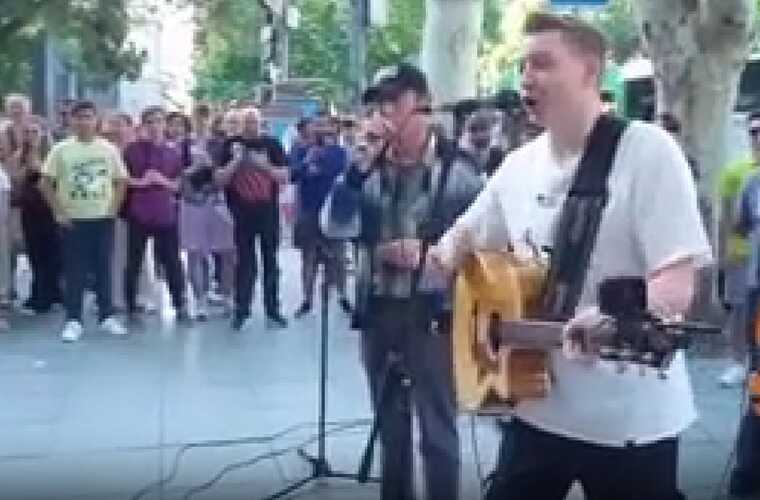 У Грузії чоловік перервав виступ російського музиканта: "Русский военный корабль, иди нах#й"