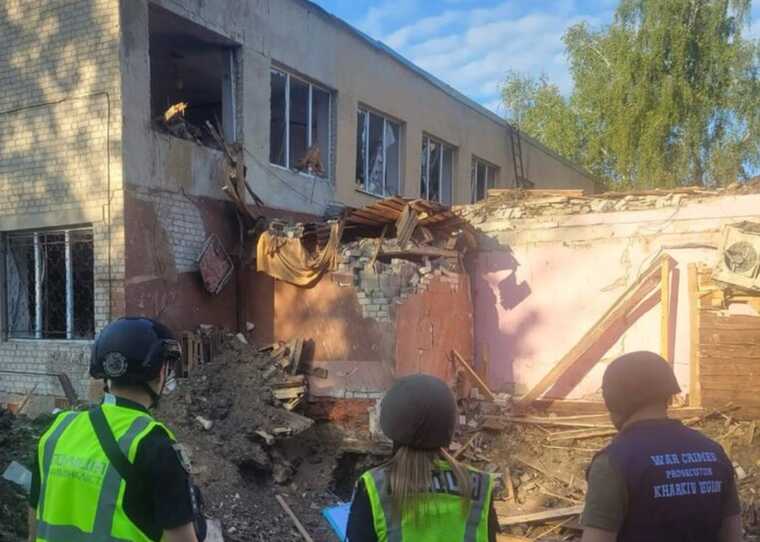 Последствия ракетного обстрела Чкаловского в Харьковской области: Поврежден дом культуры
