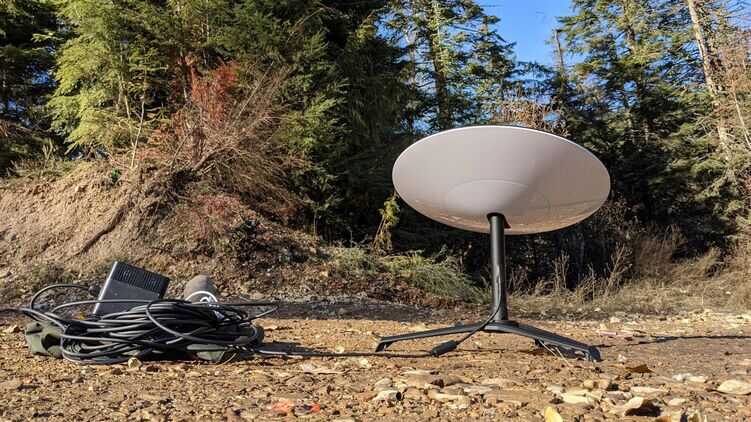 У США заявляють, що Росія намагається придушити роботу супутників Starlink в Україні