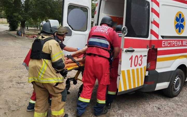 Окупанти вдарили по житловому будинку у Херсоні: є постраждала