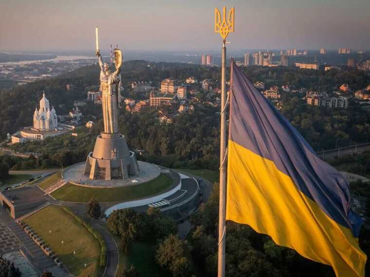 "Це свято сильних людей": Зеленський привітав українців з Днем Незалежності