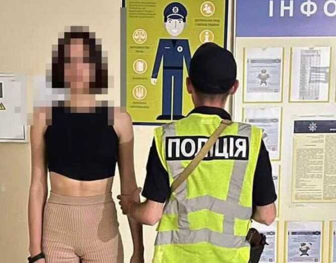 Двом сестрам-киянкам загрожує до п’яти років ув’язнення за танці на могилах загиблих військових