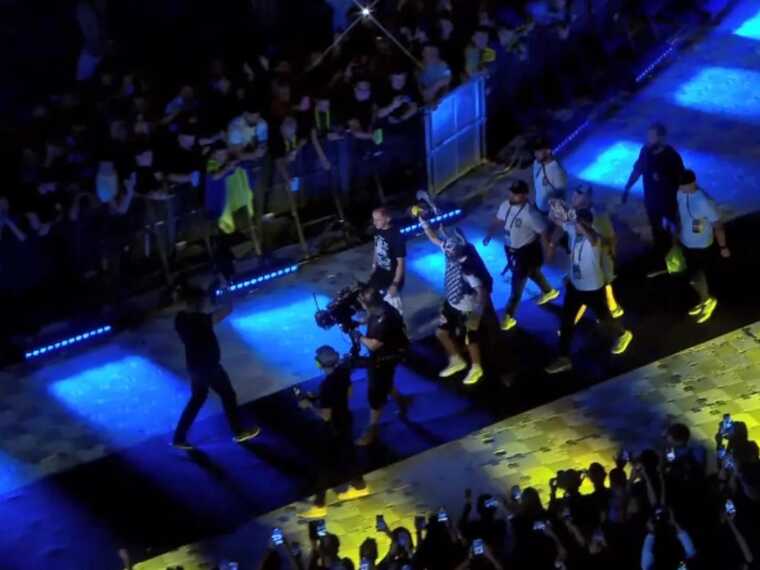 Берінчик вразив своїм виходом у ринг: Сокира, роги та "Слава Україні!"