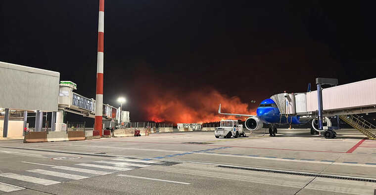 На Сицилии закрыли аэропорт из-за пожара
