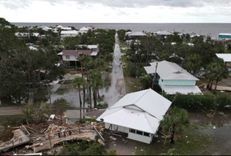 На Кубі вирує буревій «Ідалія», понад 300 тисяч людей - без світла