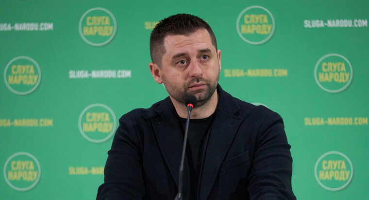 Україна може подати запити на екстрадицію чоловіків, які виїхали за фальшивими довідками, – Арахамія