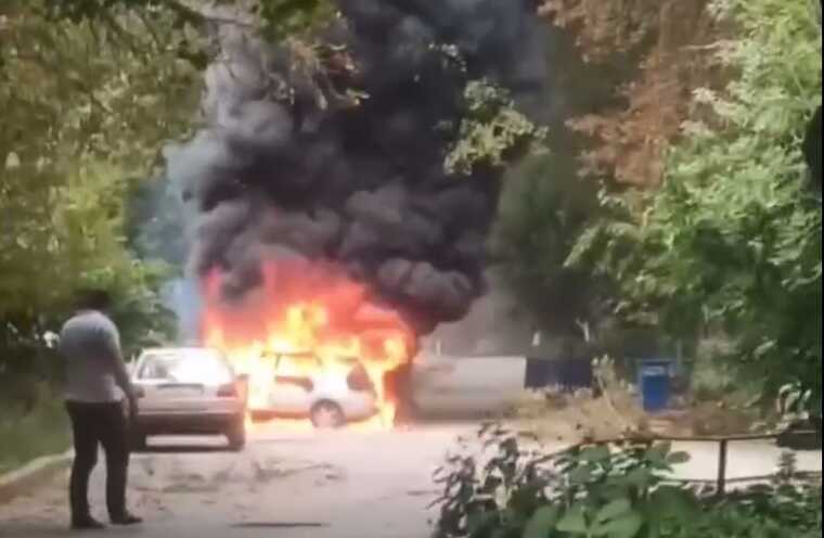 У Донецьку повідомляють про "прильоти", підіймається густий дим