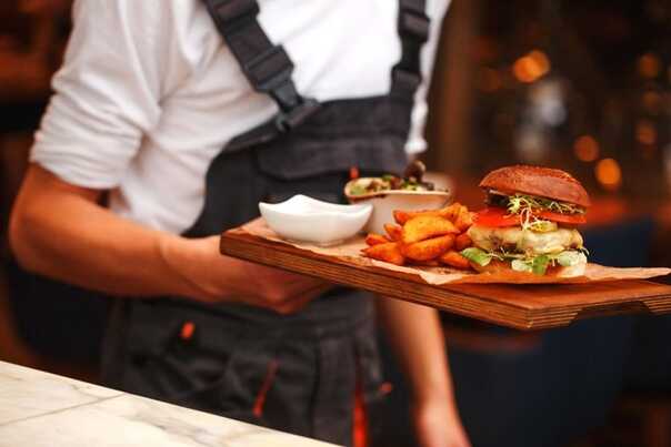 У Києві співробітники ресторану отруїлися їжею, яку готували самі