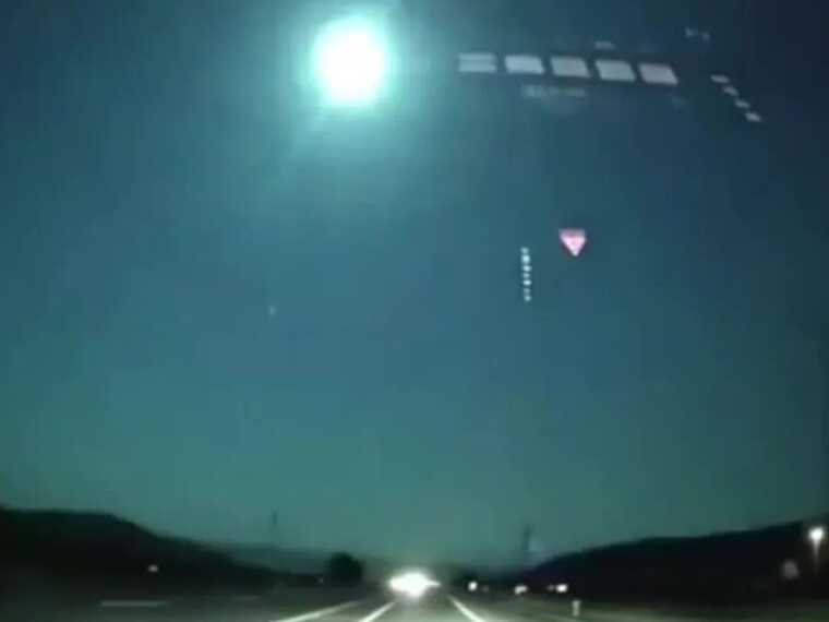 "Небо освітилося, ніби настав день": у Туреччині зафіксували падіння метеорита