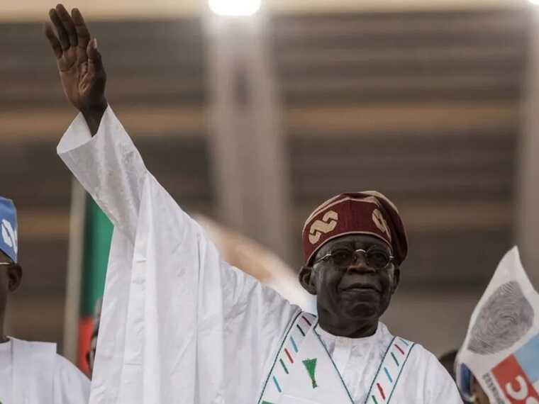 Президент Нігерії наказав негайно відкликати послів у всьому світі