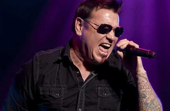 Помер фронтмен гурту Smash Mouth Стів Харвелл