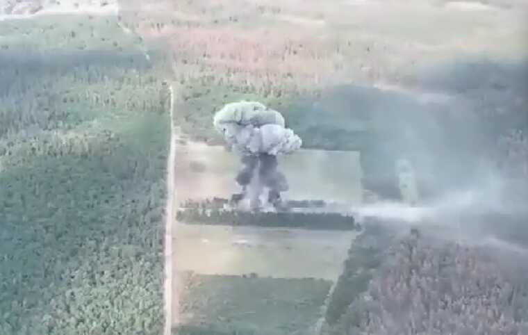 ЗСУ показали знищення польового російського складу боєприпасів на Запорізькому напрямку