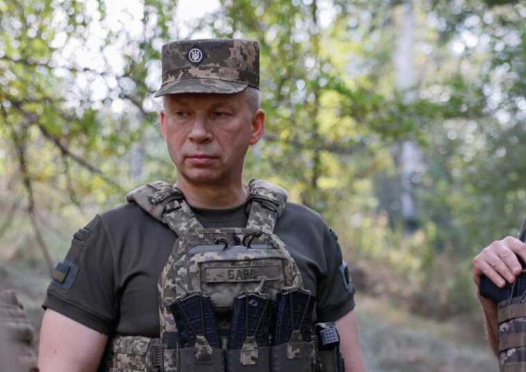 Оперативна обстановка на східних напрямках залишається складною, - Сирський