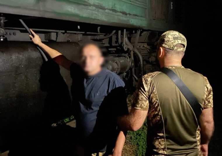 На Вінничині викрили групу крадіїв палива з локомотивних депо
