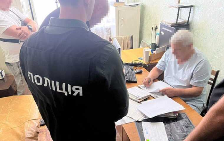 На Хмельниччині лікар вимагав у засудженного 20 тисяч гривень