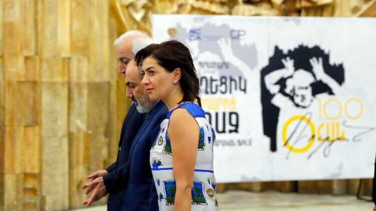 Дружина прем’єра Пашиняна приїхала до Києва на тлі конфлікту Вірменії з РФ