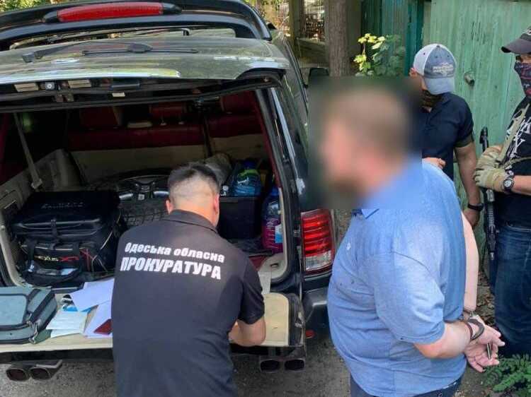 В Одесі на хабарі затримали посадовця митниці