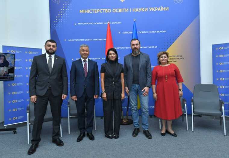 Украина получила от Армении более 1000 девайсов на нужды образования