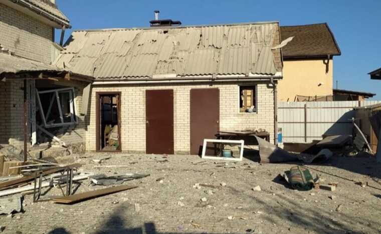 Последствия ракетного удара в Сумах: повреждены 6 частных домов, 1 разрушен