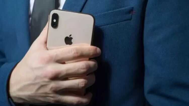 Bloomberg: После запрета китайским чиновникам пользоваться iPhone упали акции Apple