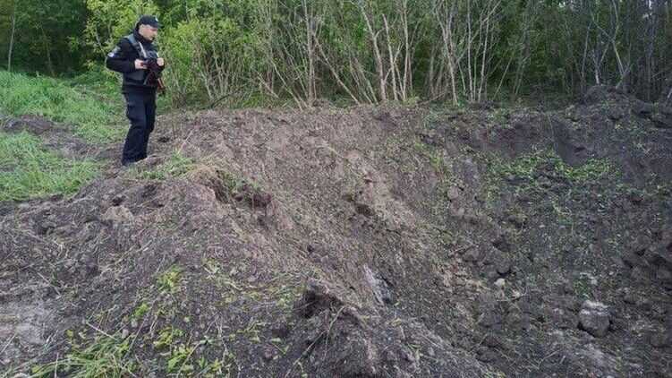 Оккупанты ударили из артиллерии по поселку в Черниговской области, ранен мужчина