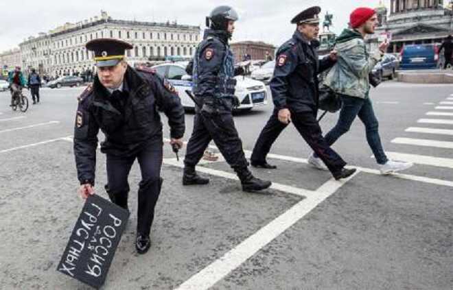 Полиция страны-агрессора стремительно усыхает и деградирует