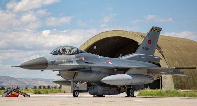 Экс-директор ЦРУ призвал ускорить поставки истребителей в Украину