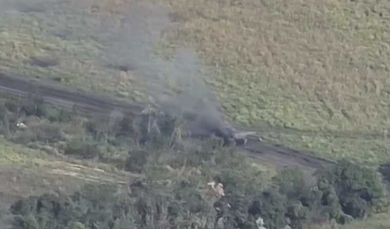 Бійці тероборони ЗСУ дроном-камікадзе знищили російську самохідну гаубицю “Мста-С”