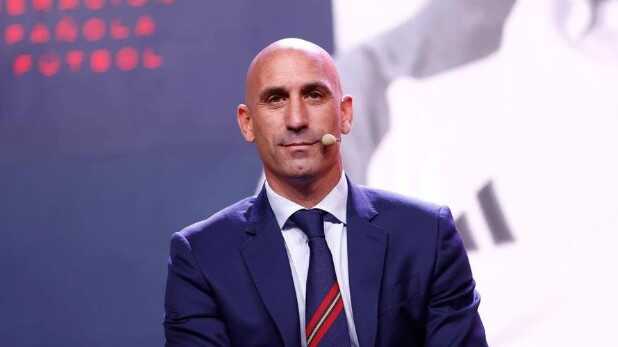 Президент Федерації футболу Іспанії подав у відставку після гучного скандалу з поцілунком