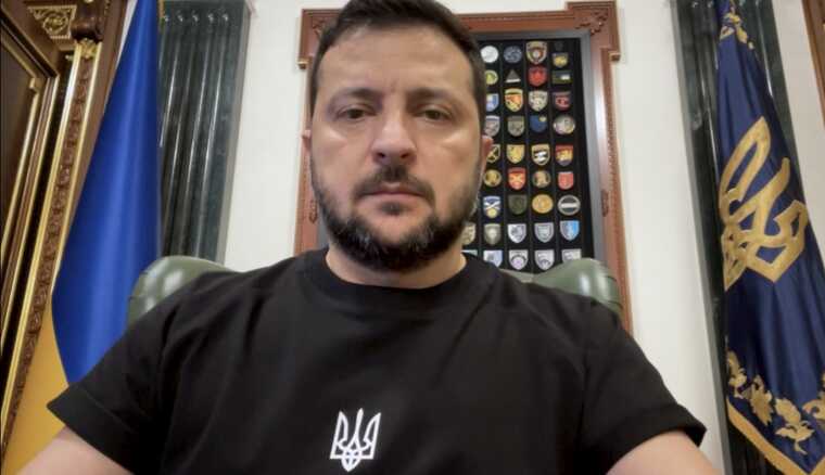 Паперової роботи у військах має стати значно менше, - Зеленський