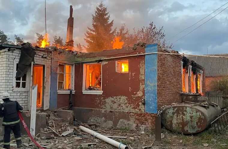 Окупанти обстріляли з артилерії Вовчанськ, спалахнула пожежа