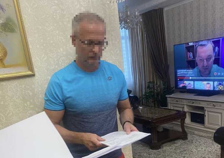 У Києві директор пологового будинку займався фіктивним працевлаштуванням робітників