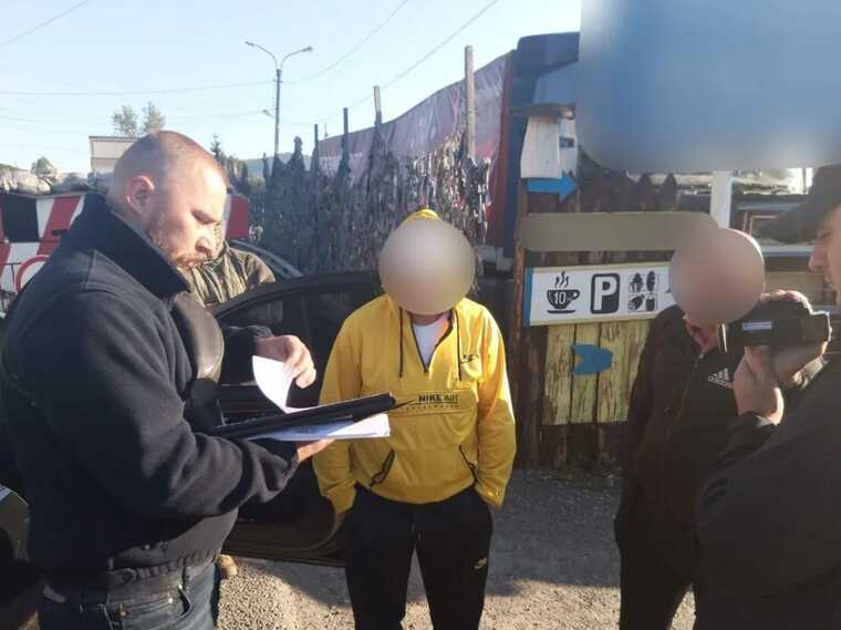 На Київщині затримали двох іноземців, які переправляли ухилянтів через кордон