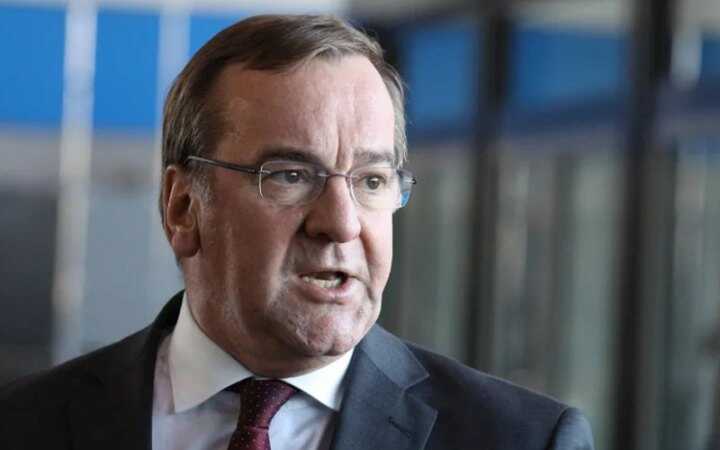 Министр обороны Германии ответил, когда примут решение о поставках Украине Taurus