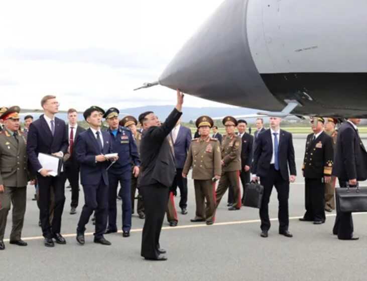 Ким Чен Ыну в России подарили шапку-ушанку, бронежилет и сводили в дельфинарий