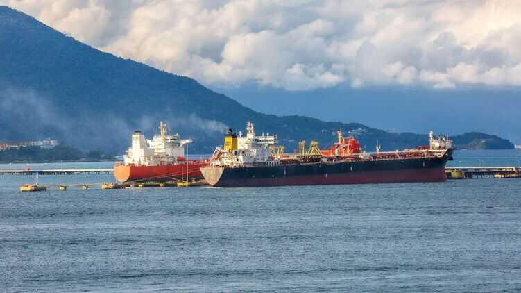 Financial Times: Росія вперше пустила неукріплені нафтові танкери через Арктику