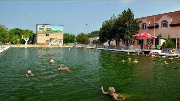 У термальному басейні на Закарпатті помер 40-річний турист