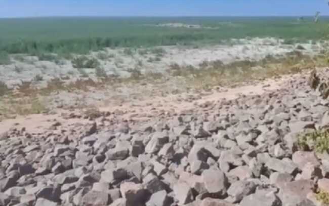 Каховская ГЭС после подрыва оккупантами – пустыня с камнями