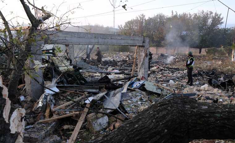 ЗМІ публікують фото наслідків ракетного терору окупантів у Києві