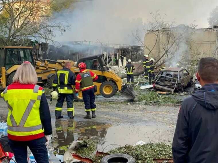 Момент ракетной атаки на Черкассы попал на видео: после взрыва вспыхнул пожар