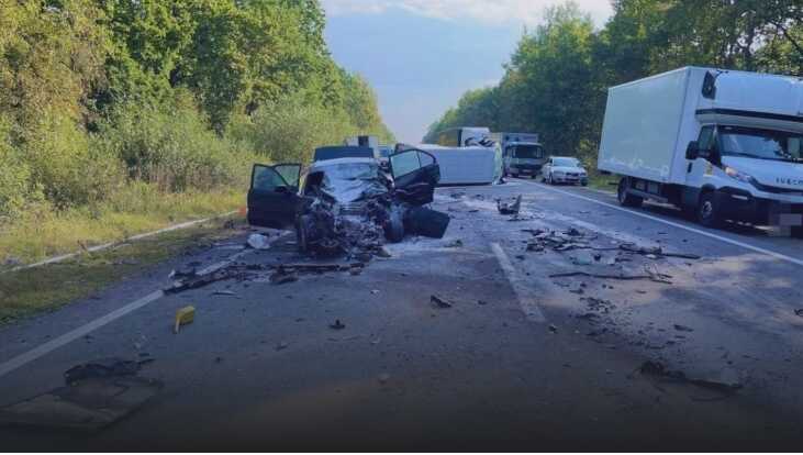 ДТП під Франківськом: зіткнулися три автівки – 48-річний чоловік загинув, травмована жінка